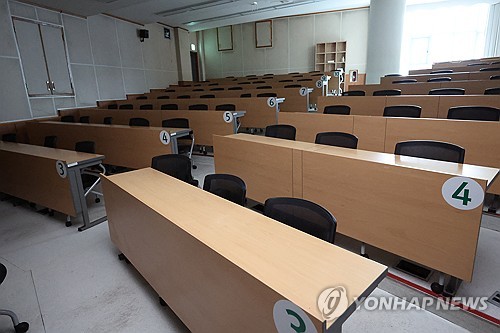 Gov't to discuss postponing official medical license test amid students' class boycott