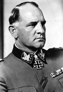 Sepp Dietrich amb l'uniforme de SS-Oberstgruppenführer und General der Waffen-SS