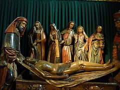 La Mise au tombeau, bois polychrome de la fin du XVe siècle.