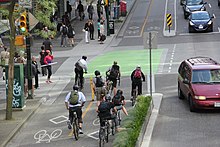 Piste cyclable protégée de la rue Dunsmuir à Vancouver.
