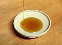 Les huiles, comme l’huile de sésame et l’huile de tournesol, sont largement utilisées en médecine ayurvédique. Les études montrent que ces huiles contiennent d'importantes quantités d’acide linoléique et de triglycérides dans leur formulation. Les huiles riches en acide linoléique pourraient avoir des propriétés antinéoplasiques[110].