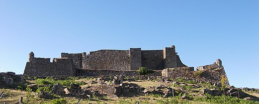 Le château de Lindoso, une des paroisses de la municipalité.