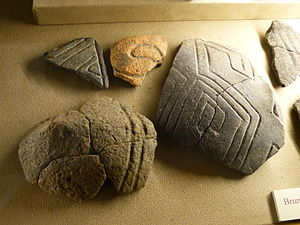 Tessons de poterie typiques de la culture de la céramique rubanée, Autriche.