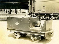 Chariot transporteur électrique Elwell Parker electric truck, utilisé durant la Première Guerre mondiale[16].