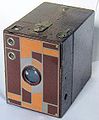 Le « Beau Brownie », appareil-photo dessiné par Walter Dorwin Teague pour Kodak en 1930.