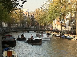Амстердам хотын ердийн нэгэн гудамж