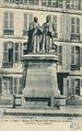 Monument à Pierre Joseph Pelletier et Joseph Bienaimé Caventou par Édouard Lormier.
