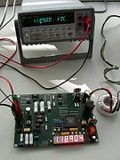Voltmètre affichant l'unité VCD