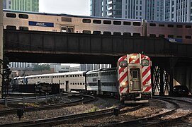 Deux trains Metra à Chicago.