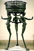 Brasero tripode de bronze aux satyres ithyphalliques