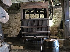 Pressoir vertical à roue latérale (XIXe siècle).