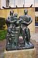 Family Group (1950) brons Henry Moore, Barclay School, Stevenage, Hertfordshire