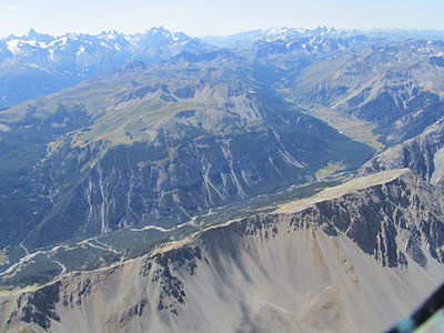 Vue aérienne de la vallée de la Clarée depuis 3 500 m altitude.