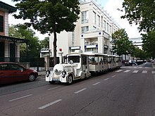 Train touristique de Vichy sur le boulevard des États-Unis