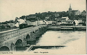 Le pont de pierre sur la Saône à la même époque, avec un train des chemins de fer vicinaux de la Haute-Saône.