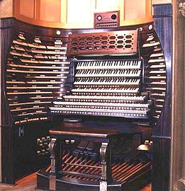 Console du Boardwalk Hall Auditorium Organ d'Atlantic City (455 jeux) qui autorise en théorie 2455 - 1 combinaisons, soit près de 10137.