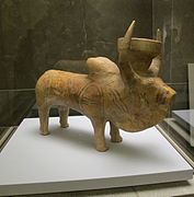 Rhyton (vase à boire) en forme de zébu. Terre cuite peinte. Pakistan, site de Nindowari, 2300-2000 av. J.-C., culture de Kulli. Musée Guimet.