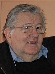 Jean-Marie Pelt (1933-2015), botaniste et écologiste français.