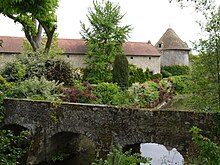 Colombier de l'ancienne ferme des Lyons à Santeny, Seine et Marne, France. Le ruisseau qui traverse la commune est le Réveillon