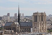 Notre-Dame de Paris, nef centrale et transept forment une croix.