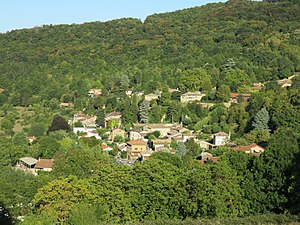 Au nord de Lyon, les villages et les forêts des monts d'Or.