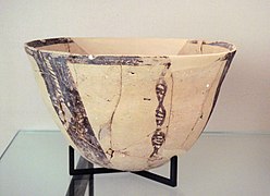 Poterie de l'époque d'Obeïd du Nord, 5100 av. J.-C. - 4500 av. J.-C., Tepe Gawra. Musée du Louvre.