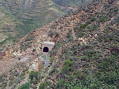 Tunnel ferroviaire érythréen le long d'une montagne érythréenne.