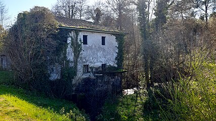 Moulin de Bats, chemin de Latrillette, sur le ruisseau de Bourrus.