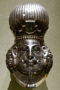 Tête en argent d'un roi sassanide, IVe siècle Metropolitan Museum of Art.
