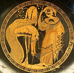 Athéna face au dragon gardien de la toison d'or, qui est en train de régurgiter Jason. Coupe de Douris (480-470 av. J.-C.)