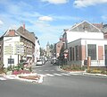 C'est par Jeumont que l'unité urbaine de Maubeuge se prolonge jusqu'à la frontière avec la Belgique par la ville frontalière d'Erquelinnes.