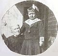 Rose Phillips et sa petite-fille Thérèse vers 1915.