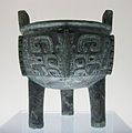 Chaudron liu ding. Shang, vers 1250-1200. Musée de Shanghai.