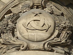 Le chiffre de Bordeaux représentant les trois croissants de lune entrelacés.