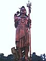 델리 인디라 간디 국제공항 가까이에 있는 트리슈라를 들고 있는 힌두교의 신 시바의 동상