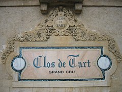 Grand cru clos-de-tart, à Morey-Saint-Denis.