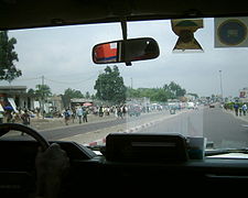 Boulevard Lumumba à Ndjili, en provenant de l'aéroport