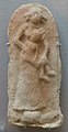 Plaque représentant une femme avec son enfant. Ur, v. 2000-1600 av. J.-C. British Museum.