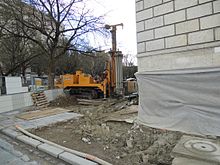 La construction du métro et le passage du tunnelier nécessite de renforcer les sols via l'injection de micropieux, comme ici à côté du musée des Beaux-Arts en 2016.