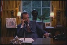 Nixon téléphone depuis son bureau