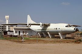 L'épave d'un Antonov An-12BP à l'aéroport international de Massaoua.