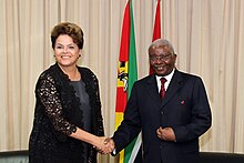 A presidente do Brasil, Dilma Rousseff e o presidente Armando Guebuza em um encontro em Maputo em outubro de 2011
