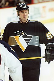 Photographie de Mario Lemieux dans la tenue des Penguins de Pittsburgh.