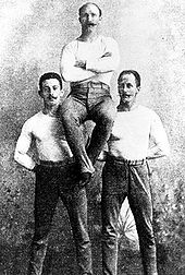 Photo des gymastes allemands Carl Schumann, Alfred Flatow et Hermann Weingärtner.