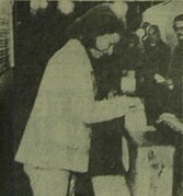 Isabel Perón votant aux élections de 1973.