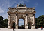 Arc de triomphe du Carrousel face au Palais du Louvre à Paris, 1808-1809.