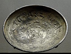 Coupe en argent doré provenant d'Idalion (Chypre). VIIIe – VIIe siècle av. J.-C. Musée du Louvre.
