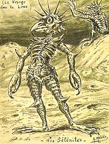 Une créature à bec avec des plames et des pinces de homard. Son crâne est recouvert de pics.