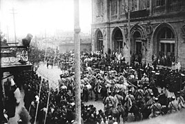 Parade militaire de l'Armée de la république démocratique d'Azerbaïdjan à Bakou le 29 octobre 1919.