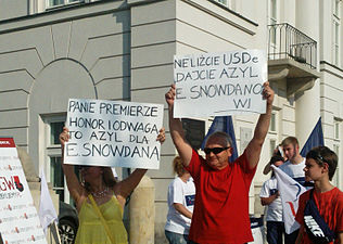 Manifestation de soutien à Edward Snowden à Varsovie, devant le palais présidentiel, le 5 juillet 2013.